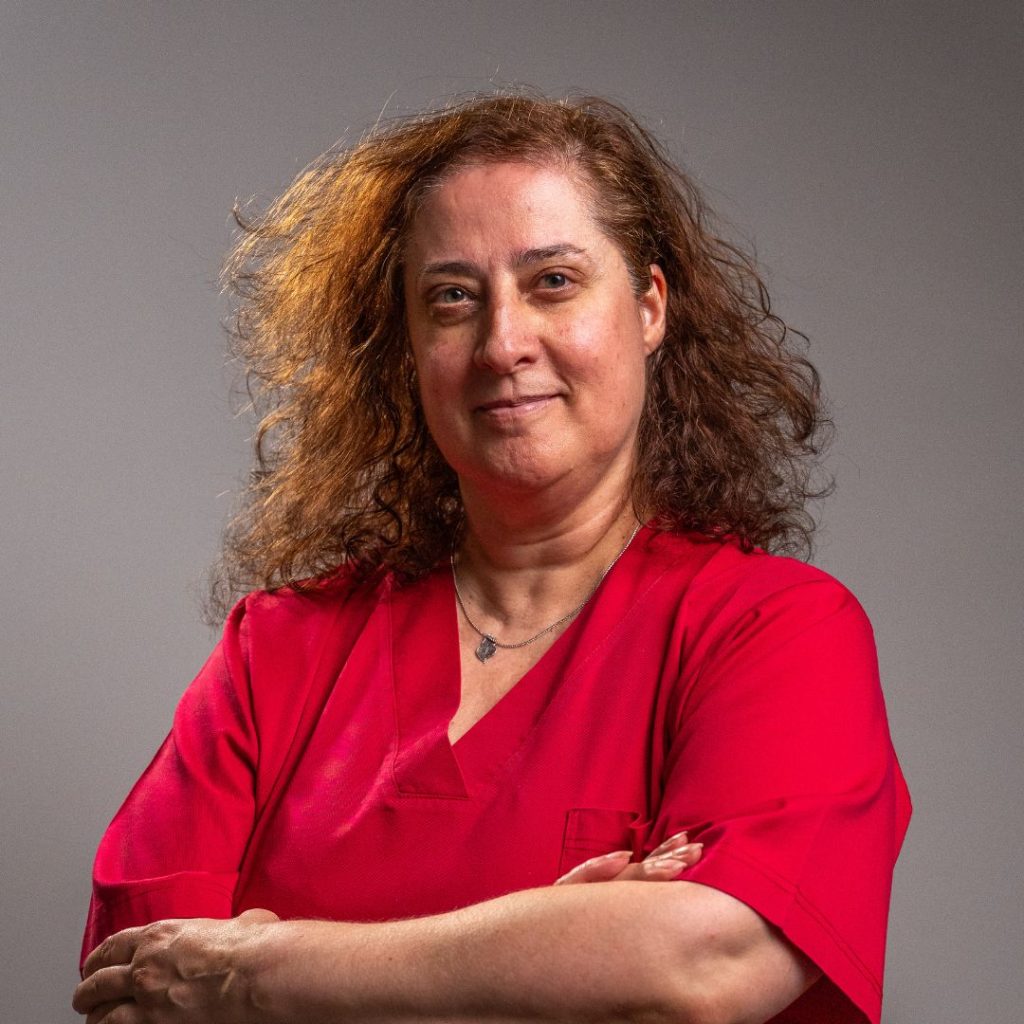 Técnica Carla Ferreira em cardiologia na Cruz Verde