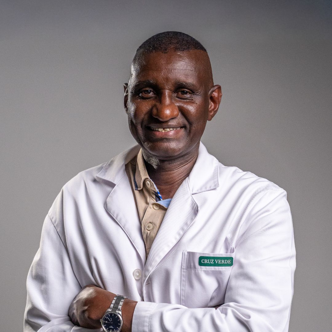 Dr. Ussumane Embaló em Clínica Geral na Cruz Verde
